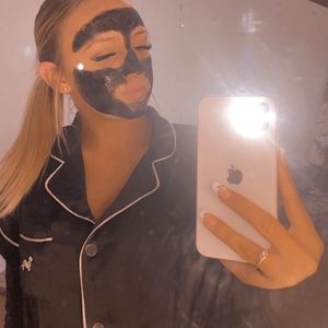 Meet your Posher, Mia